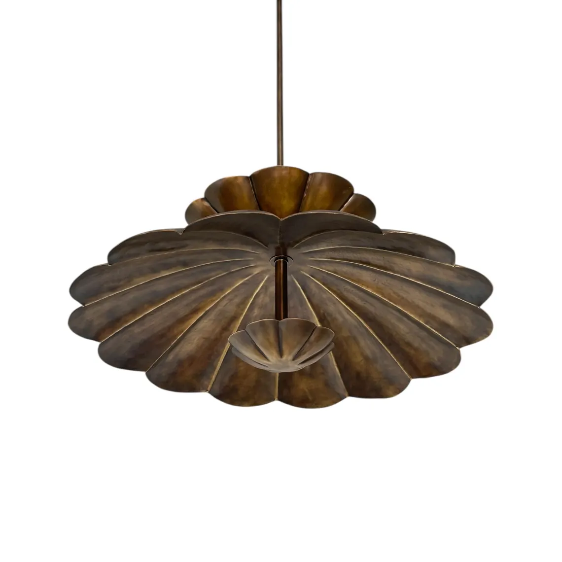 Antique Brass Shell Pendant Light – Handcrafted Scalloped Ceiling Fixture
